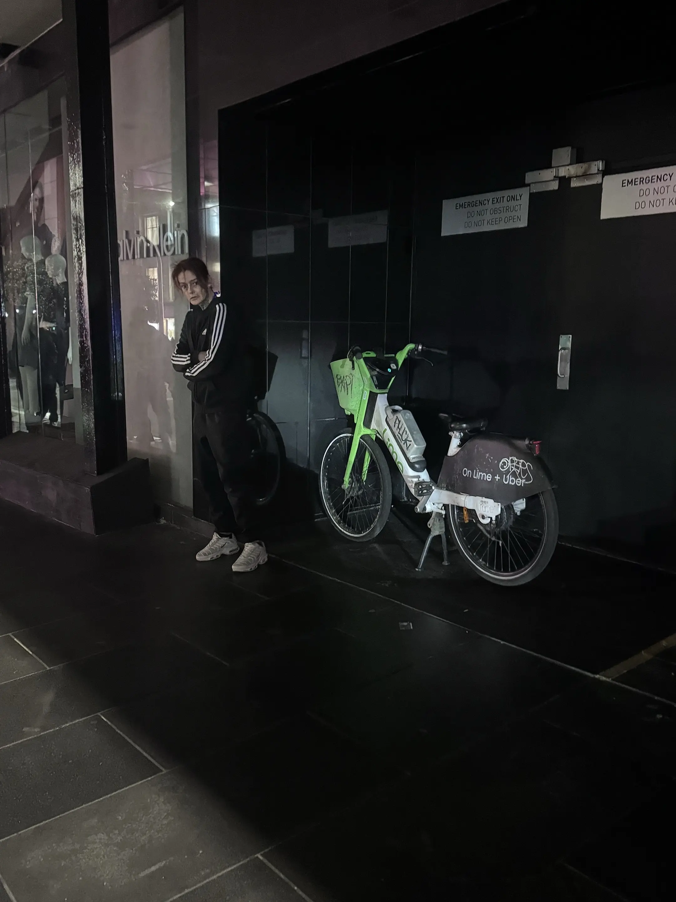两年前刚来墨尔本给了一个homeless一包烟 他说自己叫david_hank 以后在墨尔本只要被流浪汉袭击就报他的名字 已实测两次有效