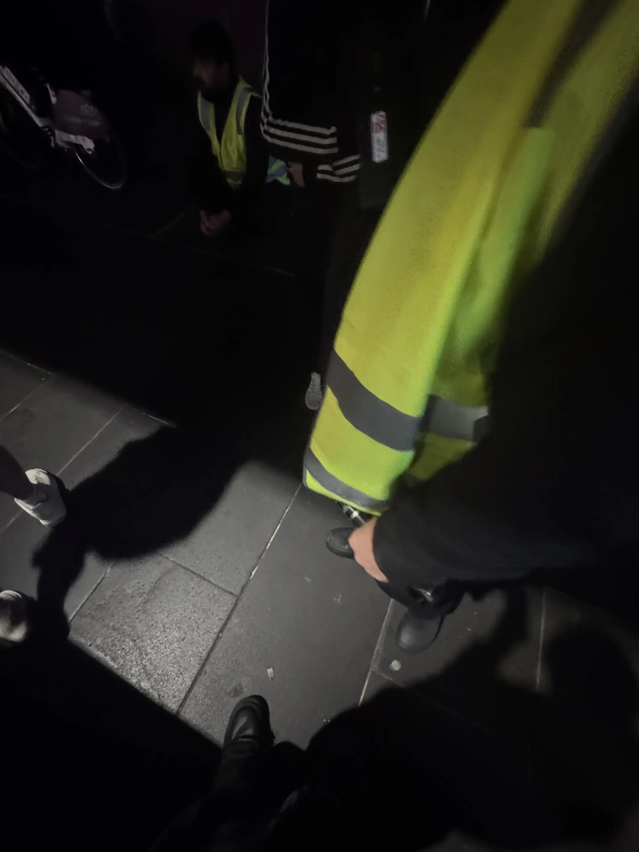 两年前刚来墨尔本给了一个homeless一包烟 他说自己叫david_hank 以后在墨尔本只要被流浪汉袭击就报他的名字 已实测两次有效